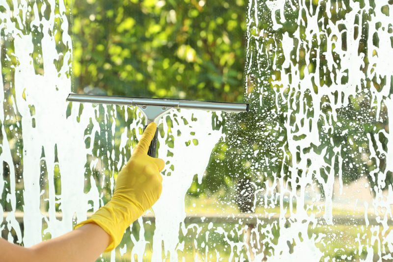 Pomôcky na umývanie okien? Veľké presklené plochy už nemusia byť problémom