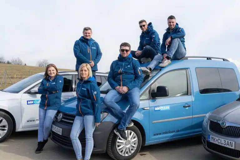Tím MK-Clean pri služobných autách