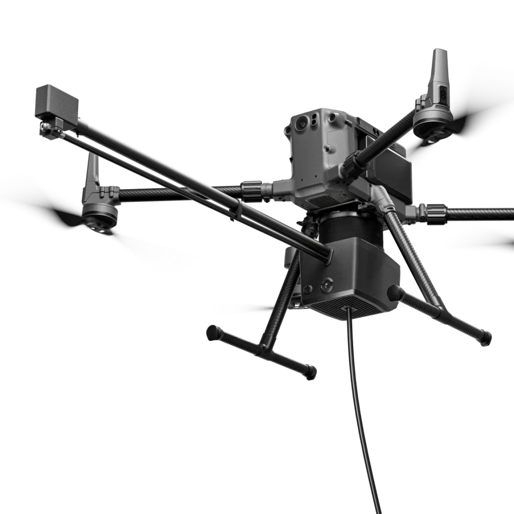 Profesionálny čistiaci dron s hadicou na čistenie fasád a presklení